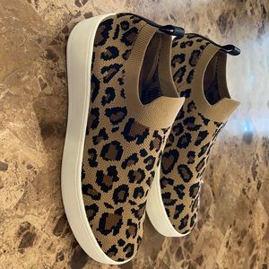 Steve Madden Leopard slip on shoes